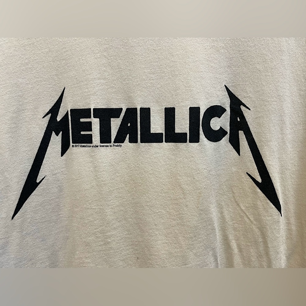 Size M H&M sand Metallica band tee